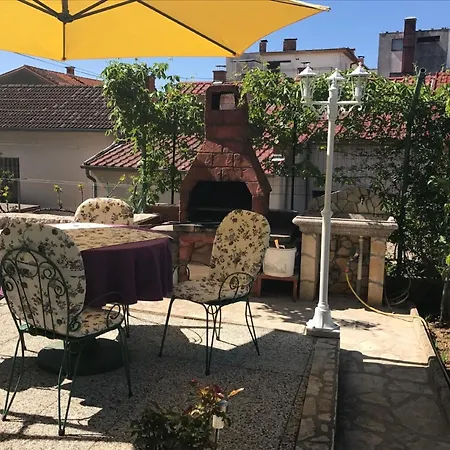 Apartment Ideale In Mit Garten, Terrasse Und Grill *