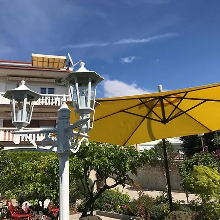 Ideale In Mit Garten, Terrasse Und Grill *